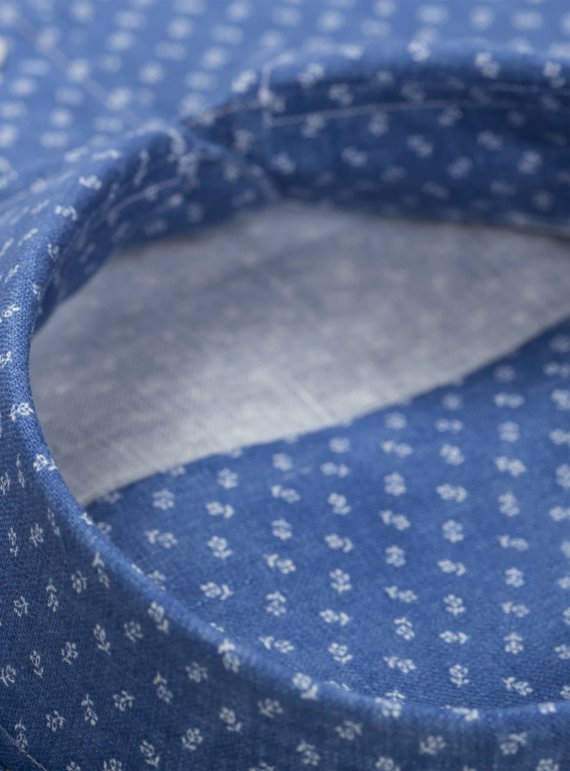 kraag-donkerblauw-hemd-bloemnprint-Maatkleding